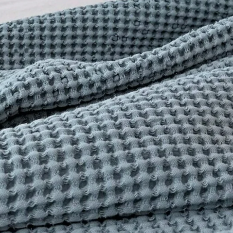 Honeycomb Blanket in Bleu